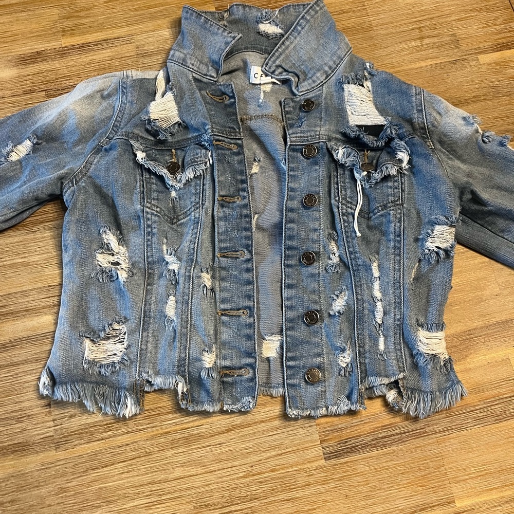 CELLO Distressed Light Wash Denim Jacket – Size Small